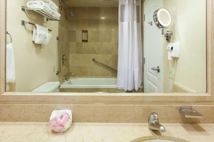 Best Western Plus Nuevo Laredo Inn & Suites Ruang foto